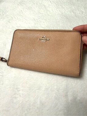 Coach Zip-Around Wallet in Beige Tan with Gold Logo
